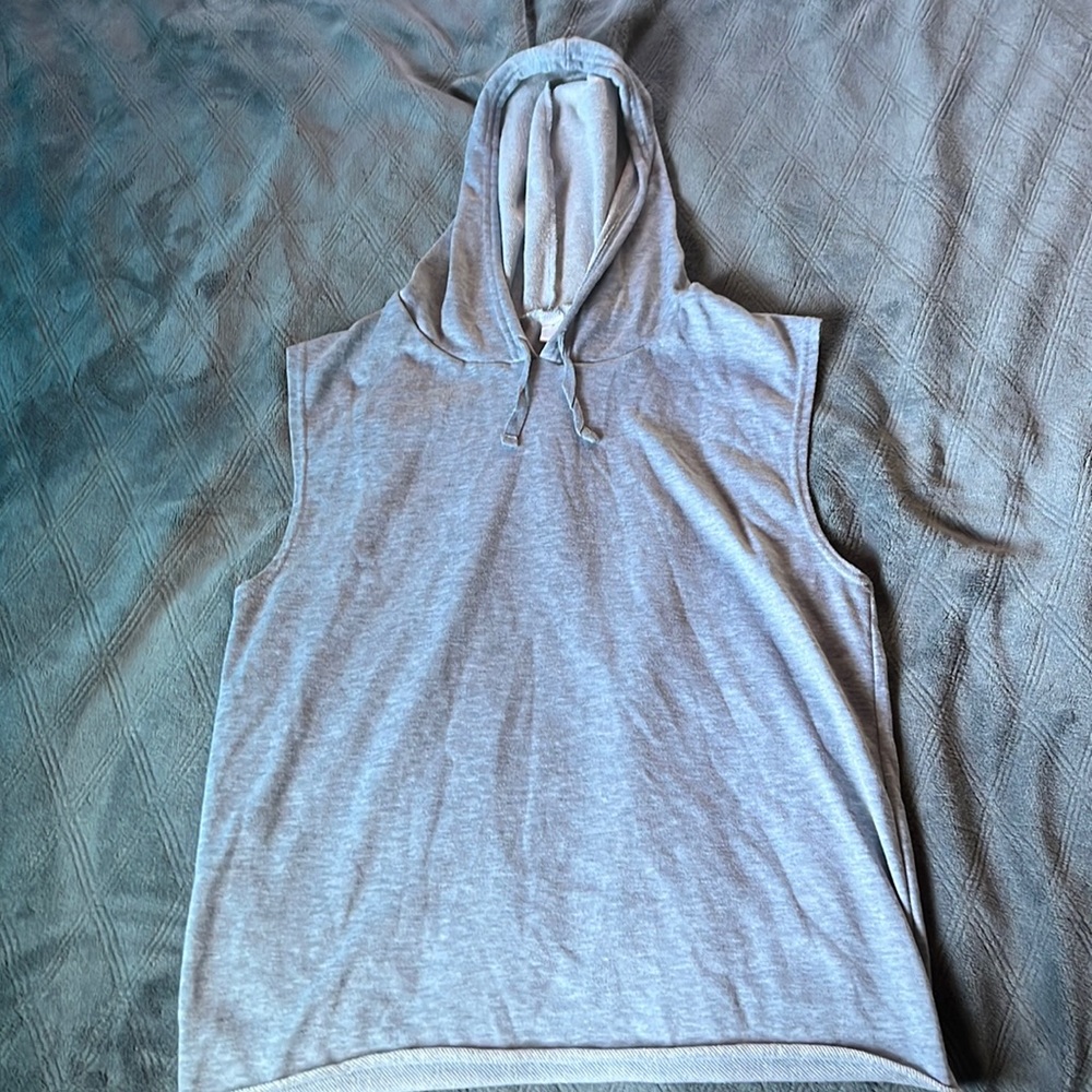 Grey sleeveless men’s workout hoodie(Size M)